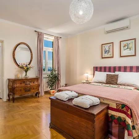 Charmante Vilma In Holiday home Opatija